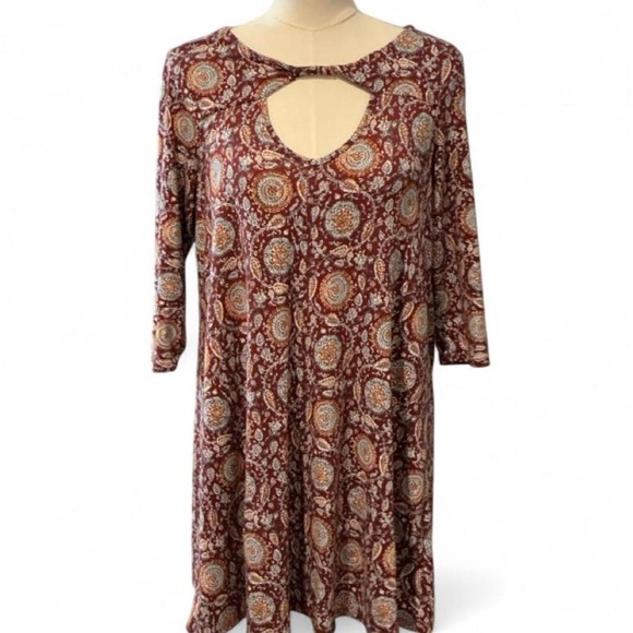 Dresses & Skirts - Three Pink Hearts Dress Women M Burgundy Excellent Boho Medallion Keyhole Mini